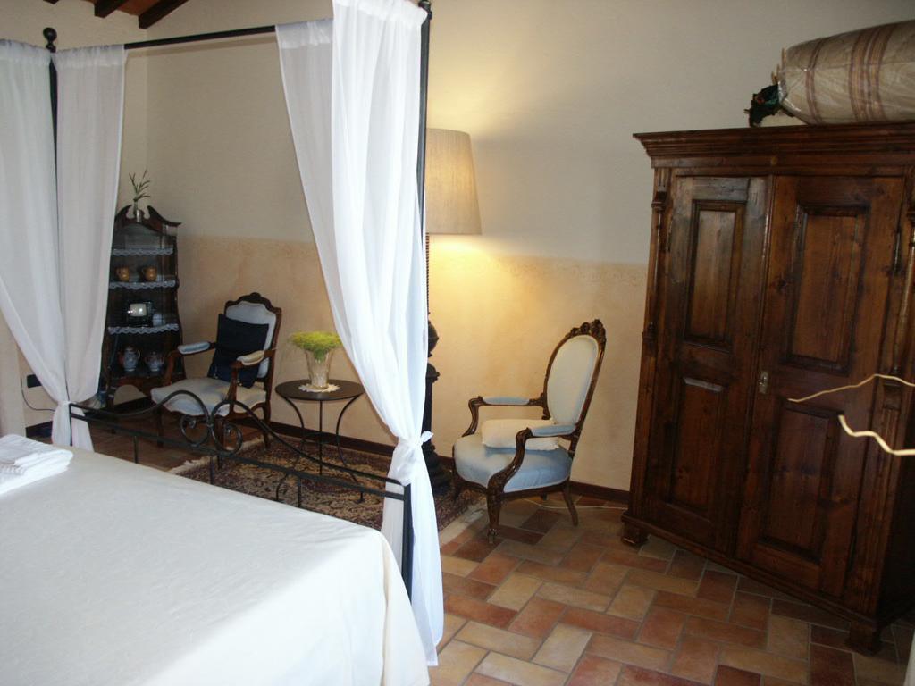 La Morosa Pension Castel Rigone Buitenkant foto